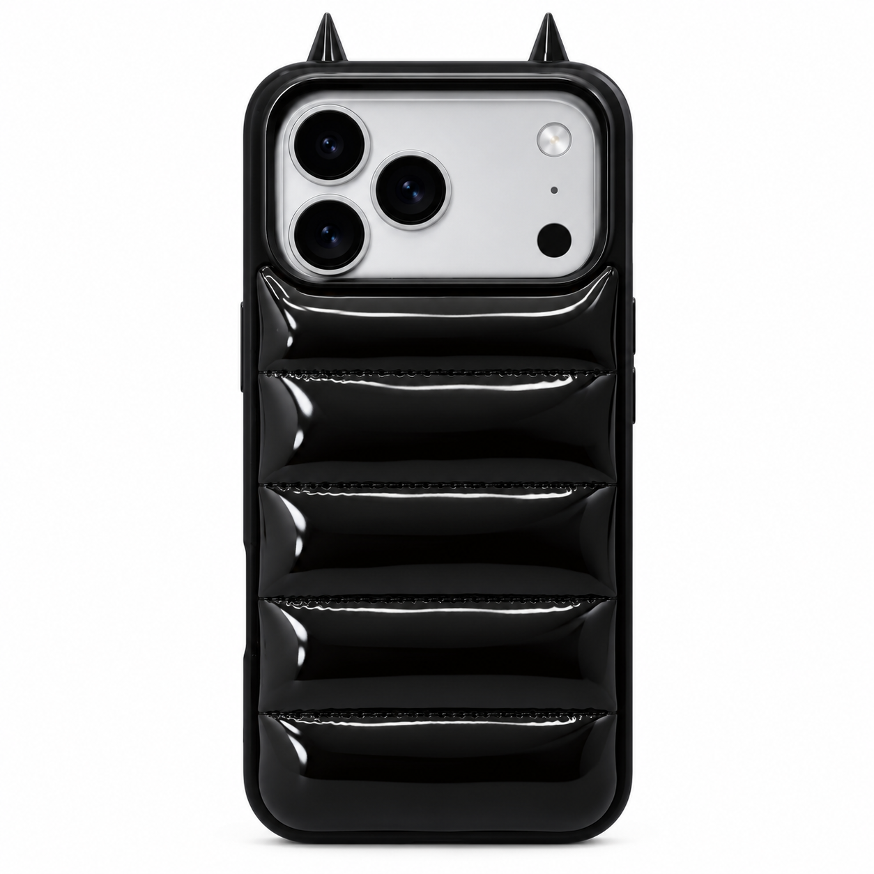 Vista trasera de funda Puffer 3D negra con cuernos de diablito y diseño acolchado brillante.